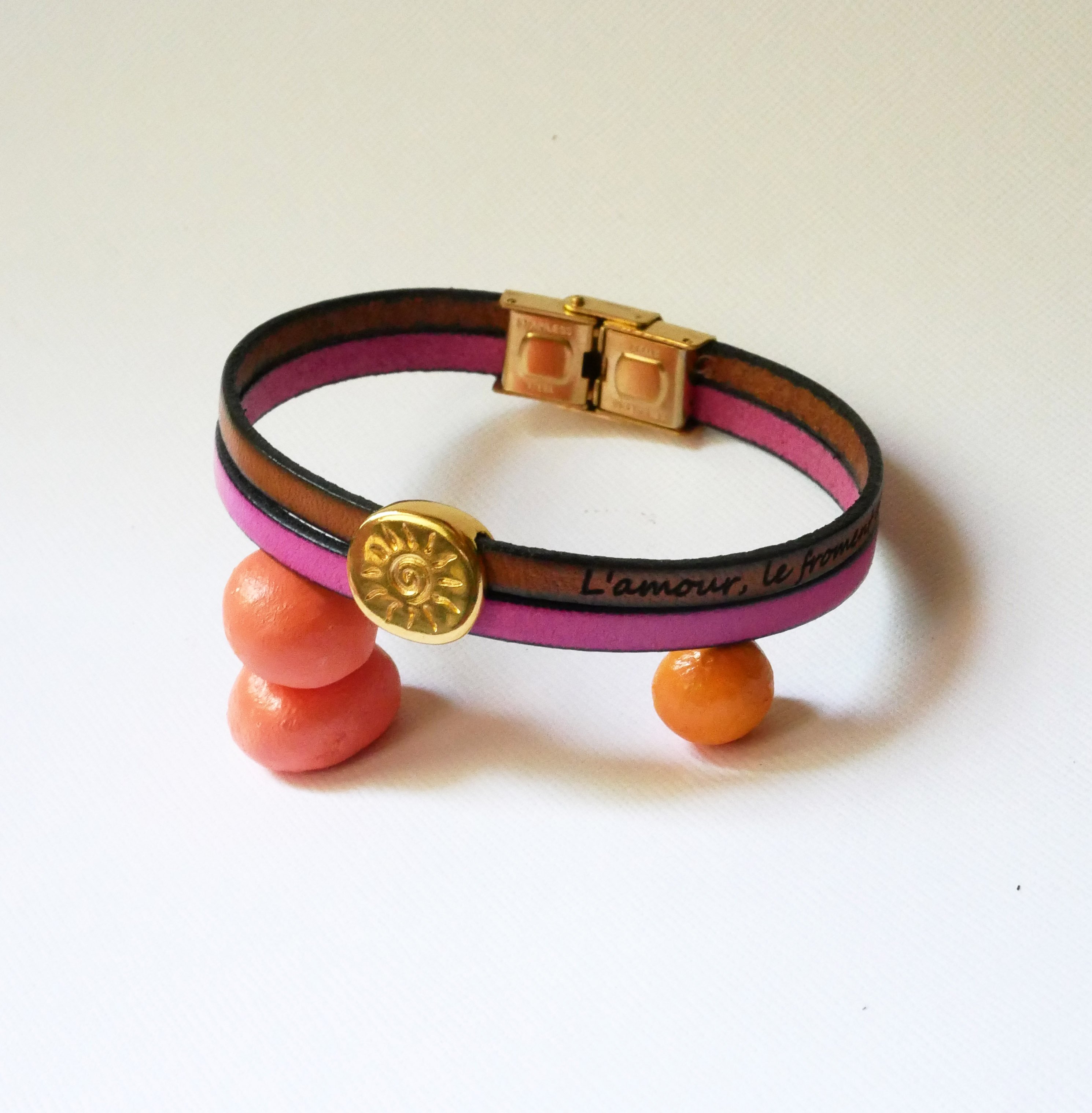 Bracelet au passant doré Soleil sur duo de cuirs à personnaliser et graver