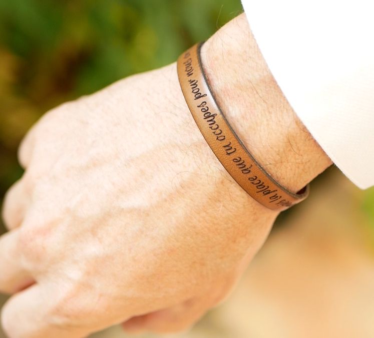 Bracelet en cuir gravé personnalisable pour homme fermoir au choix 
