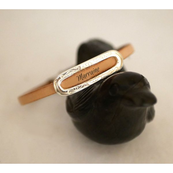 Bracelet au pr&eacute;nom personnalis&eacute; par gravure sur cuir 