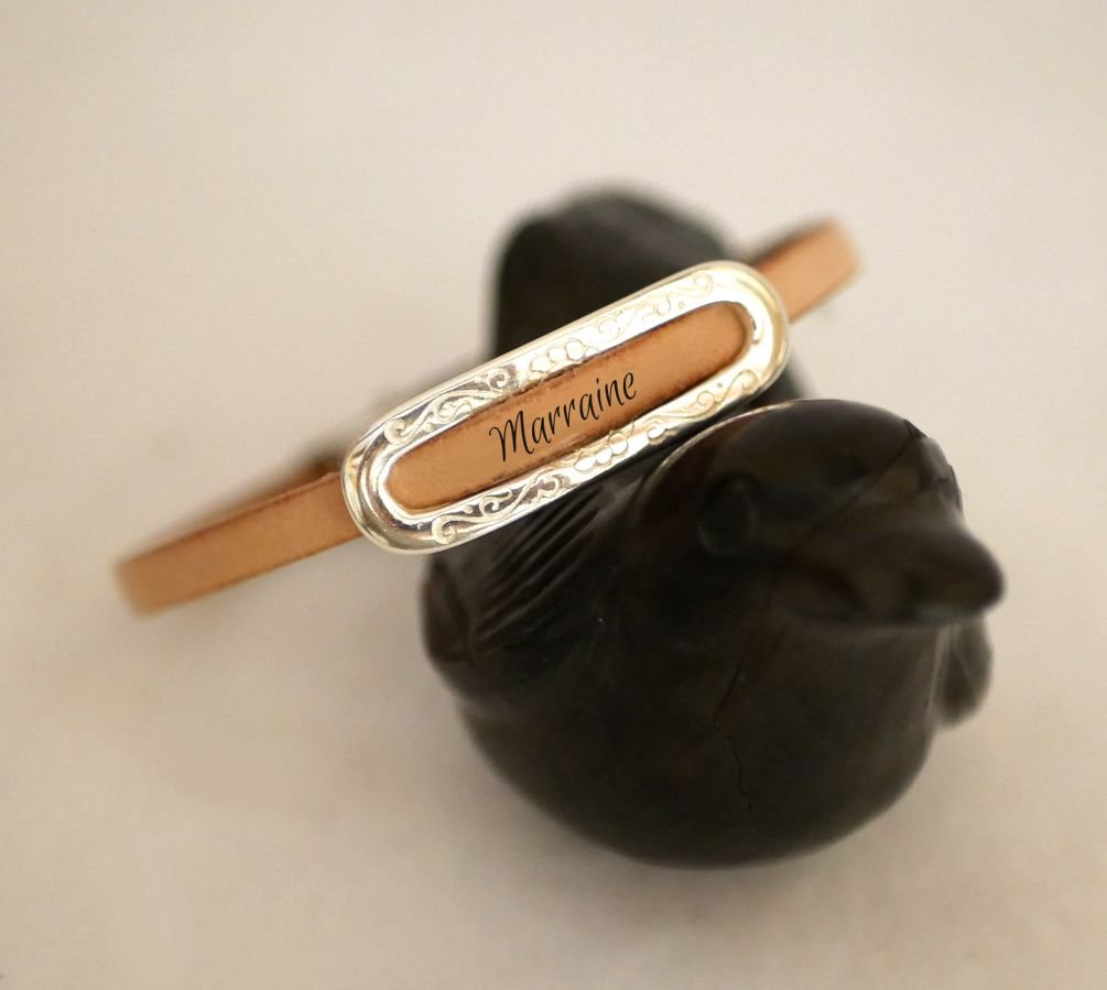 Bracelet au prénom personnalisé par gravure sur cuir 