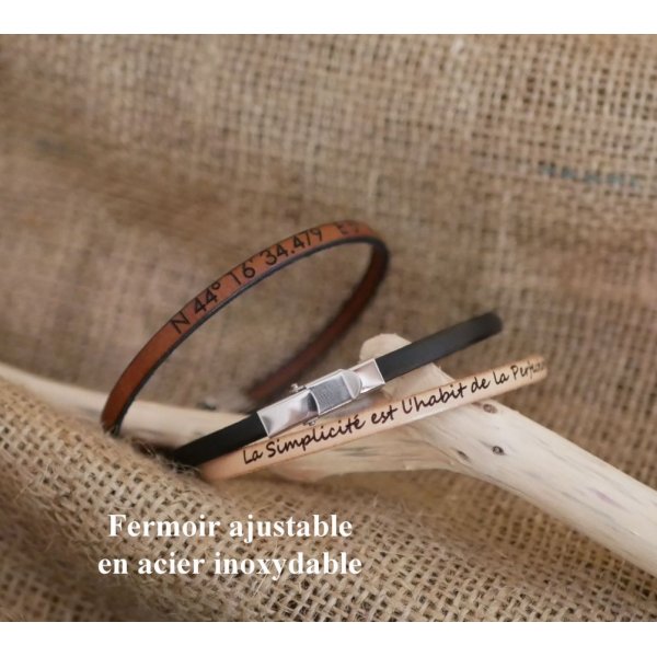 Bracelet au pr&eacute;nom personnalis&eacute; par gravure sur cuir 