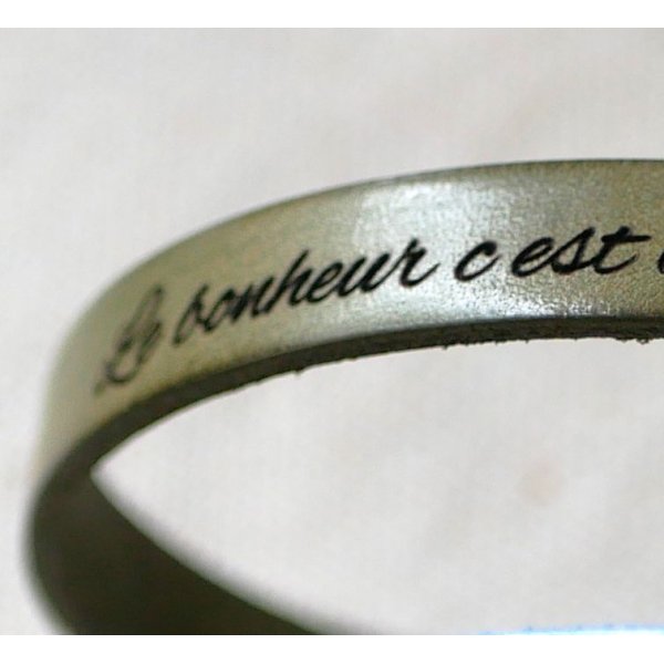 Bracelet réglable en cuir au fermoir ajustable noir à personnaliser par gravure 