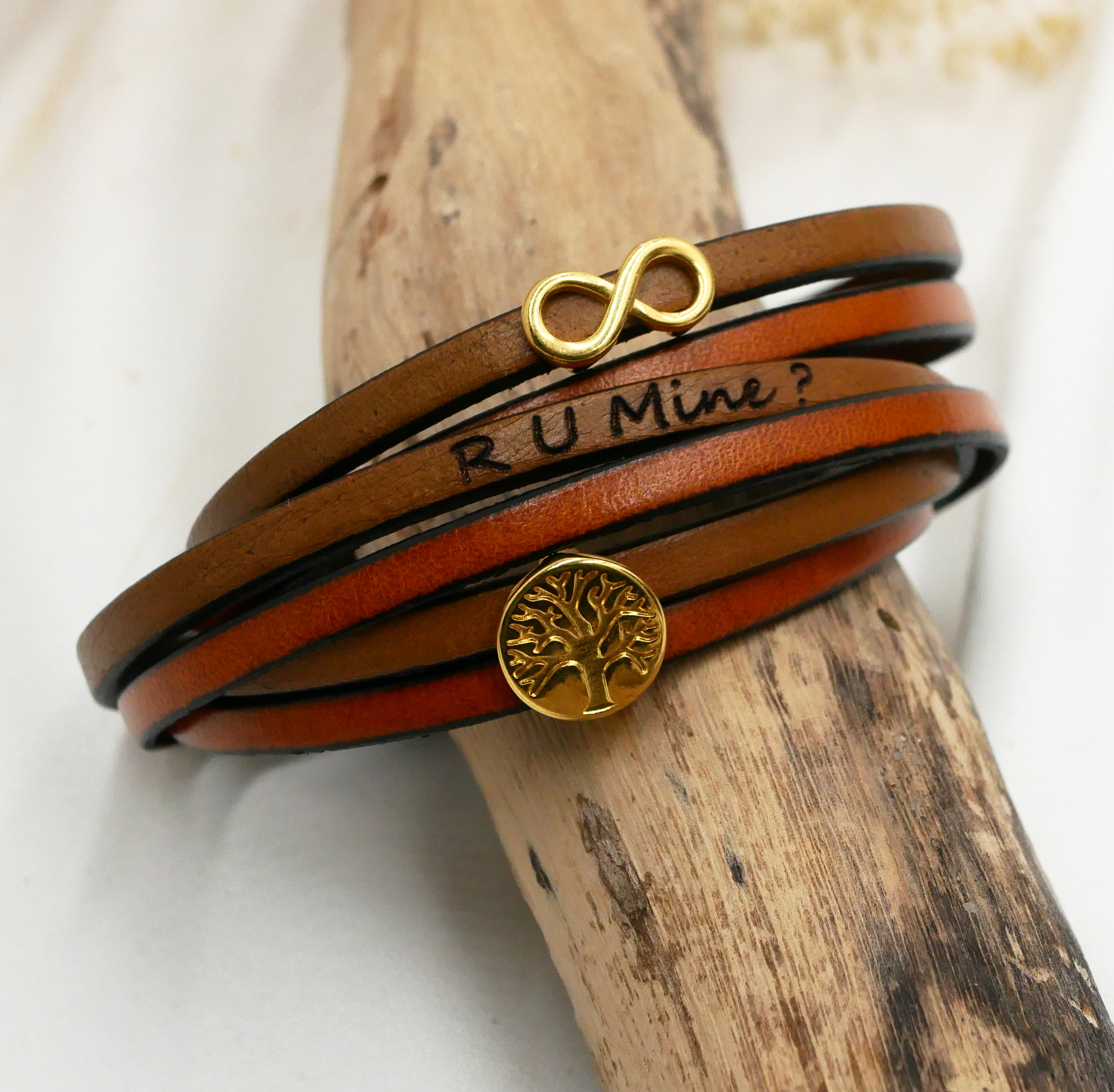 Bracelet multi-tours en cuir symbole infini et cabochon arbre de vie doré à personnaliser  