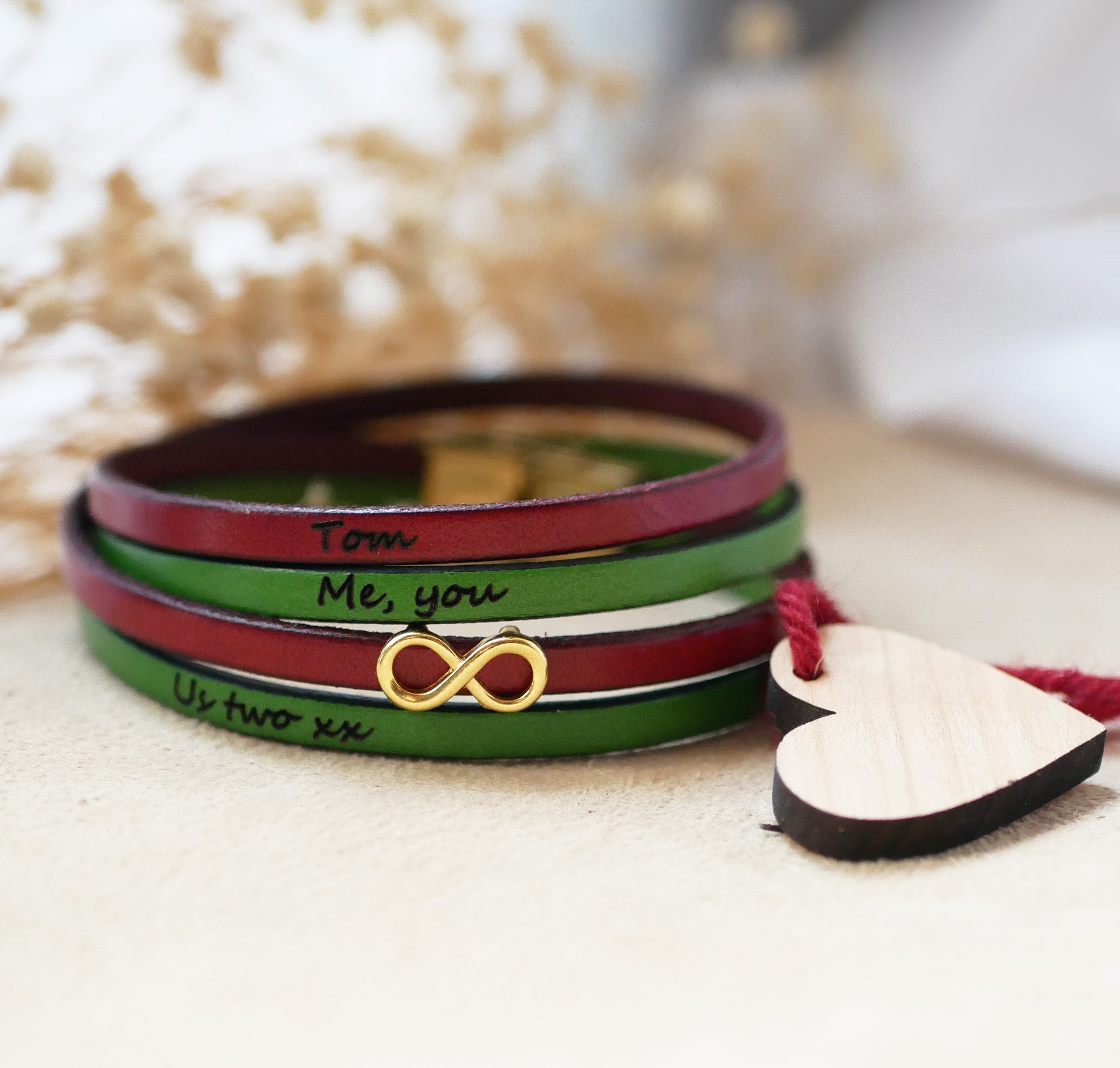 Bracelet symbole infini dor&eacute; cadeau Maman en 2 cuirs &agrave; personnaliser  
