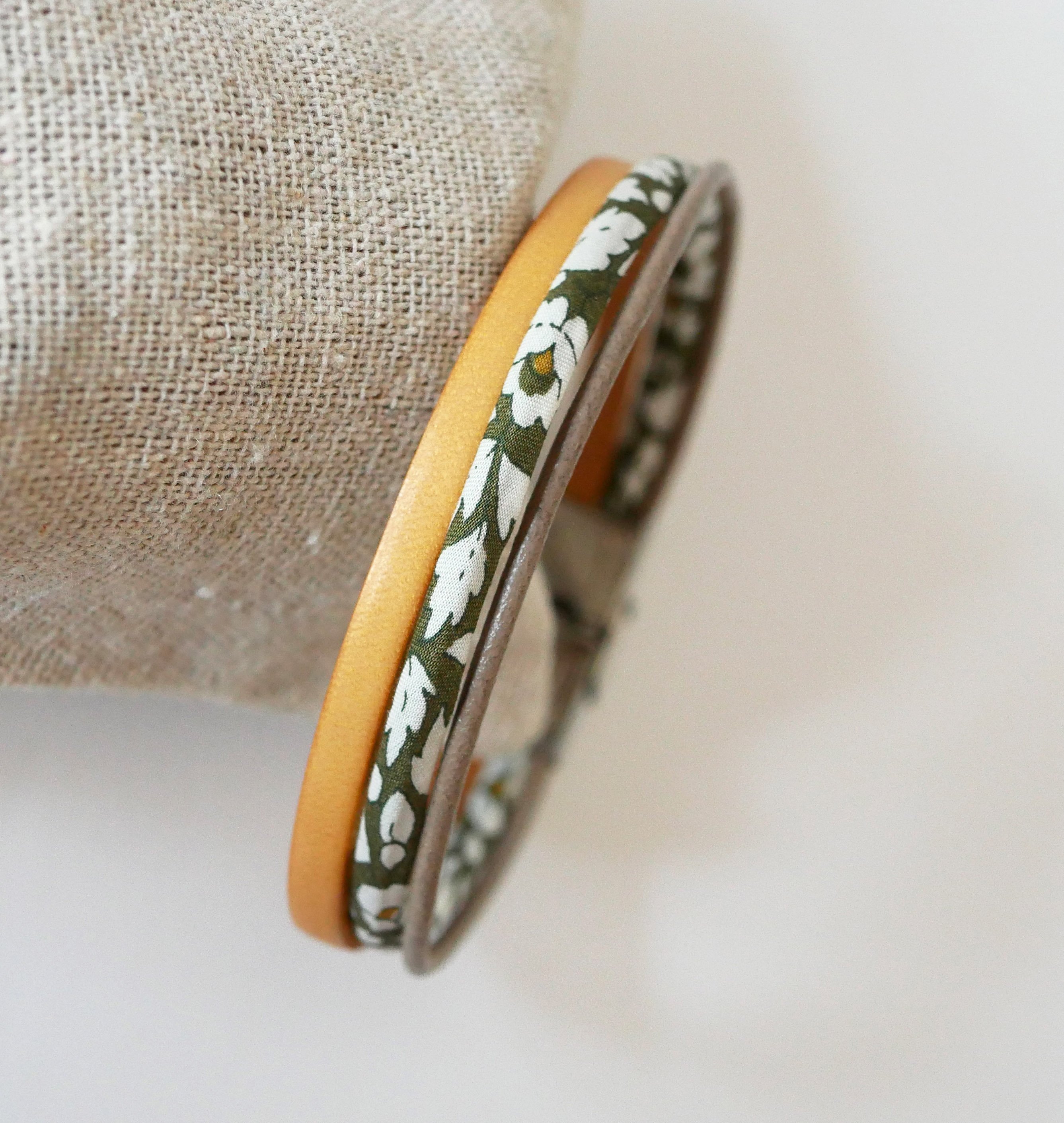Bracelet Trio de cuirs et cordon Liberty fleurs kakis