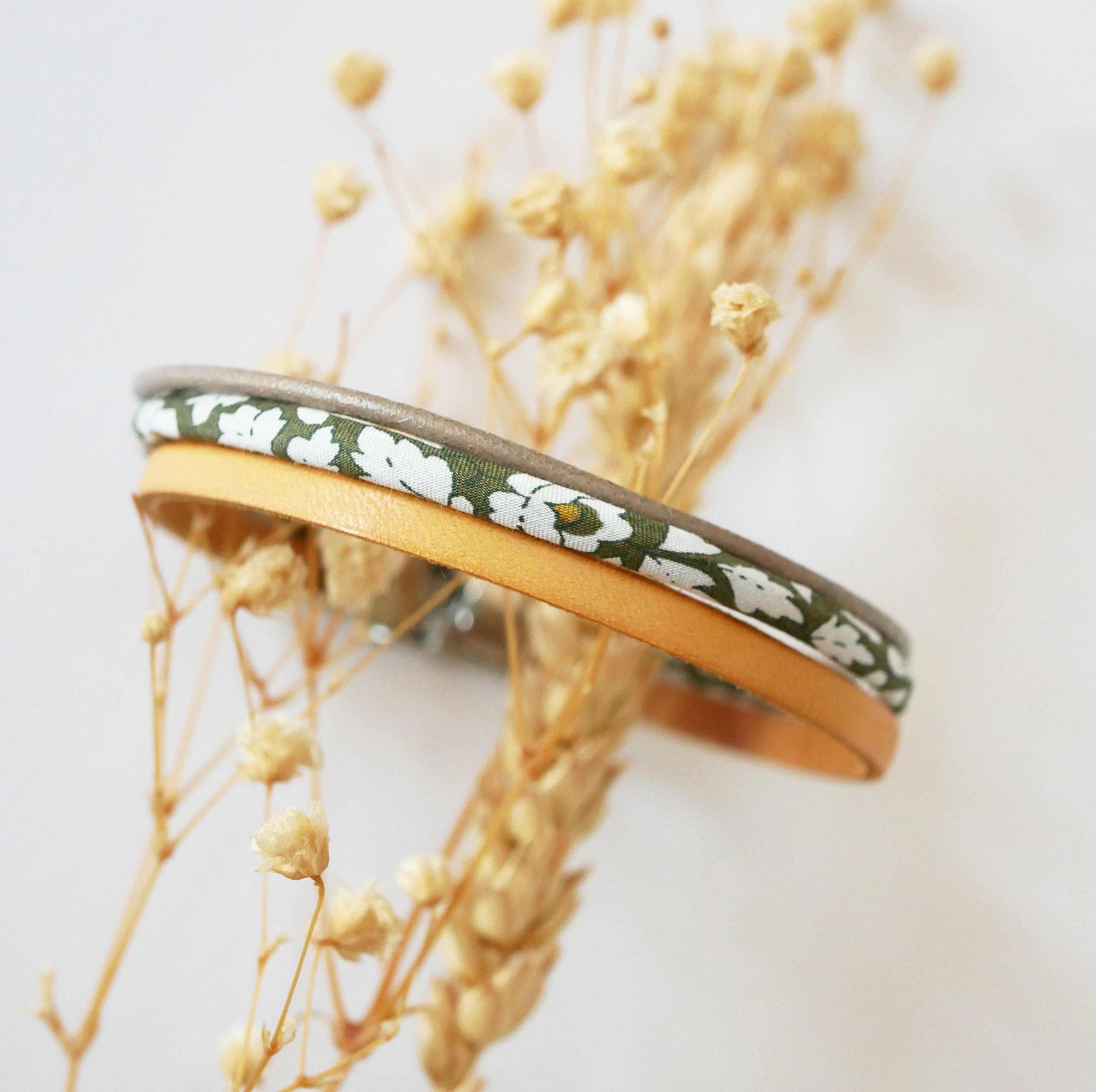 Bracelet Trio de cuirs et cordon Liberty fleurs kakis
