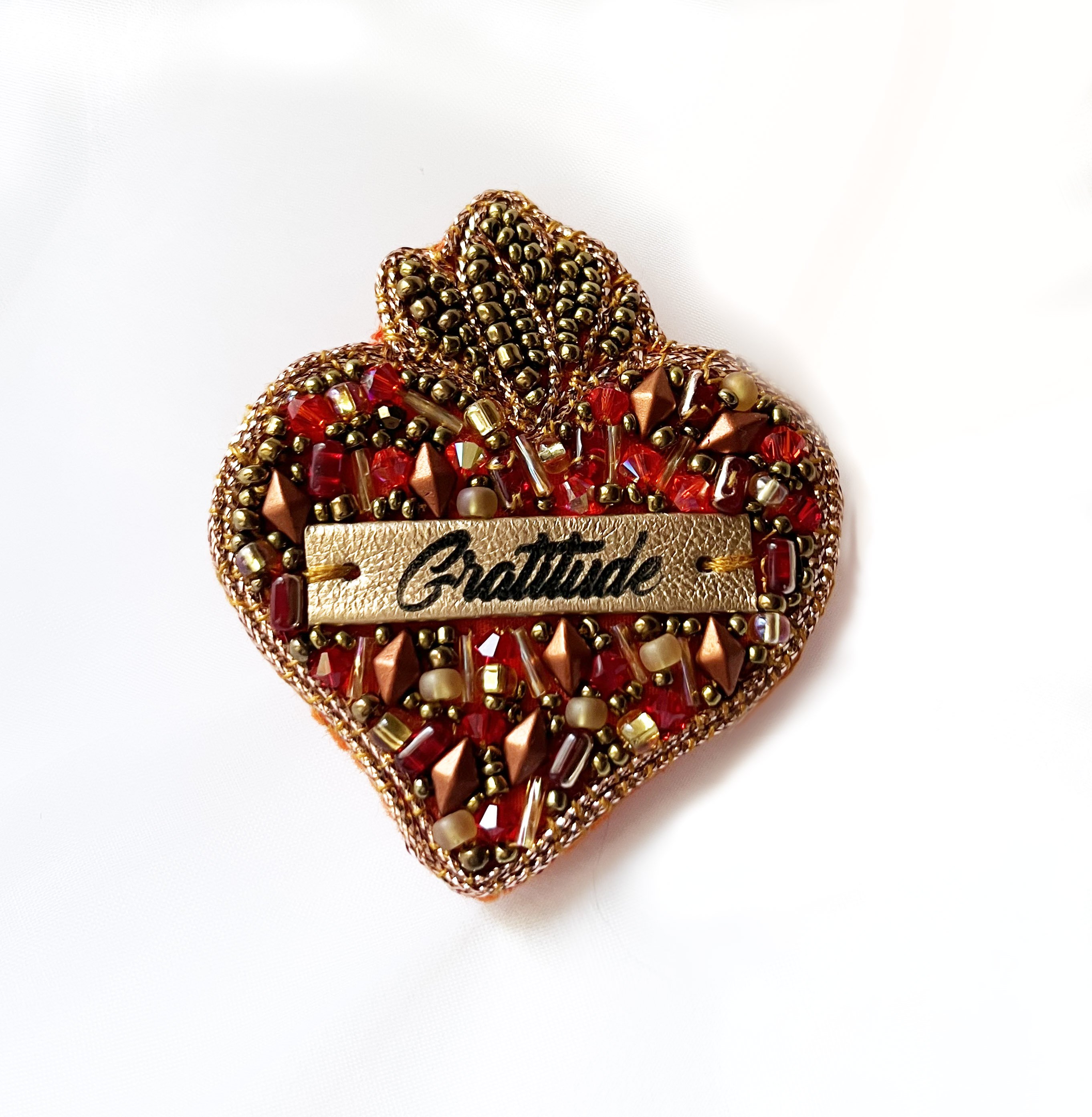 Broche ex-voto Sacré Coeur en perles au message gravé Gratitude