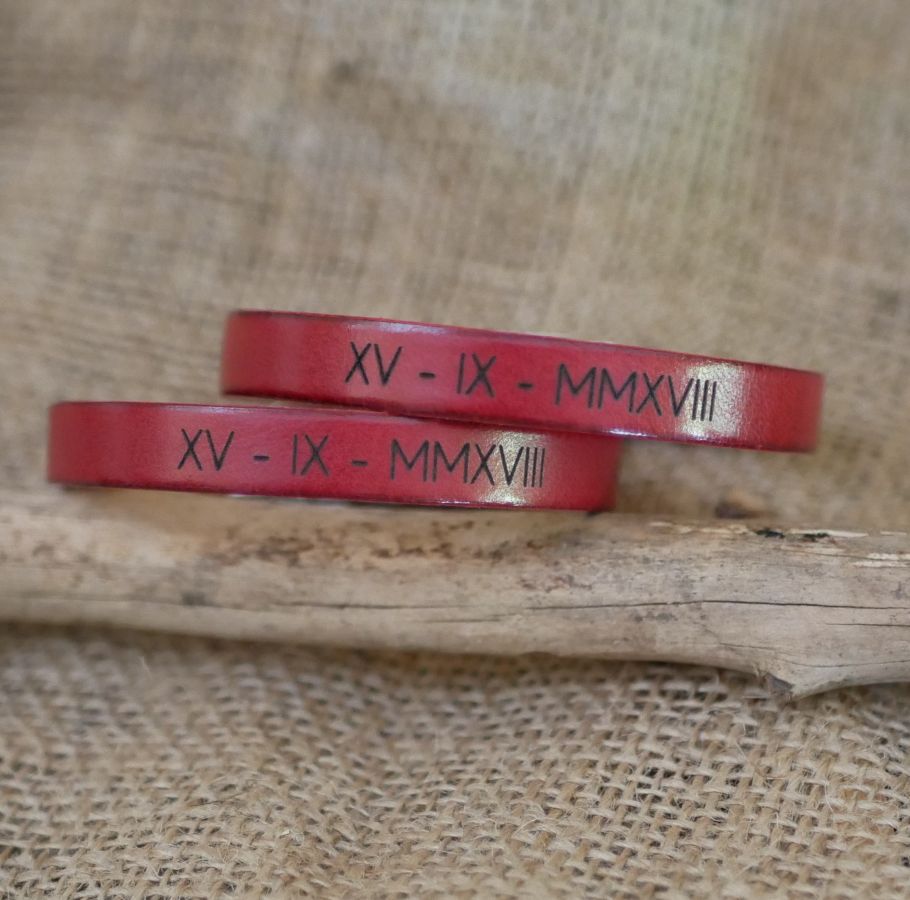 Cadeau gavré pour couple : 2 bracelet cuir personnalisés par gravure 