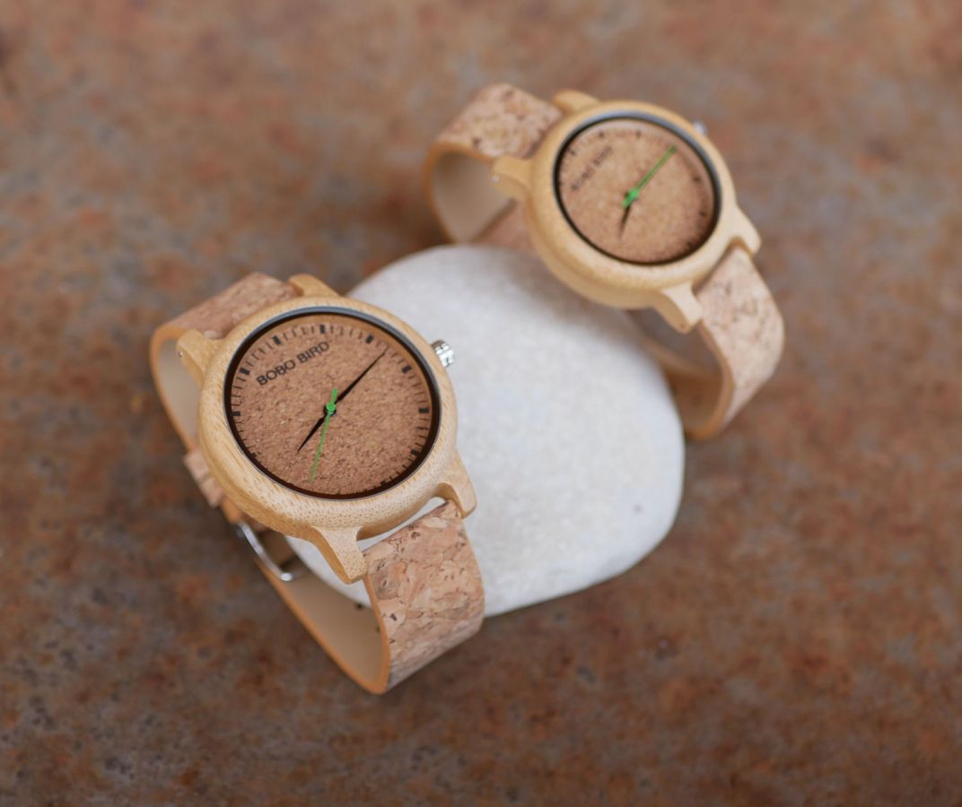 Cadeau couple montres bois et bracelet liège à personnaliser