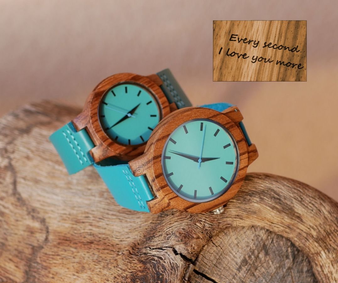 Cadeau couple montres bois et cuir turquoise à personnaliser