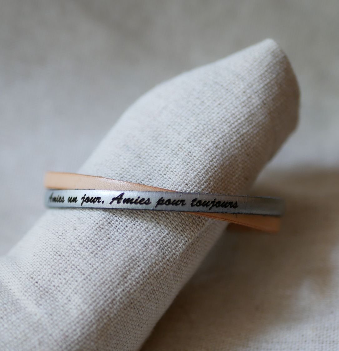 Cadeau demoiselle d'honneur bracelet personnalisé duo de cuir croisé 