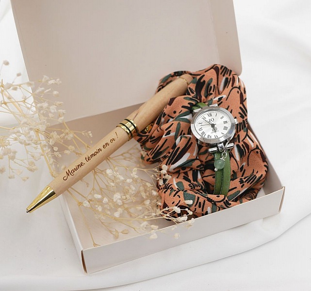 Coffret cadeau femme avec montre bracelet cuir + stylo bois grav&eacute; + chouchou assorti 