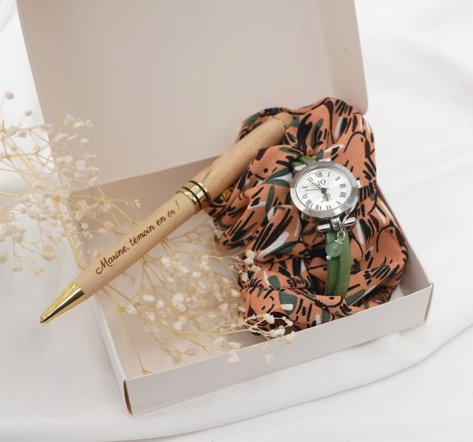 Coffret cadeau femme avec montre bracelet cuir + stylo bois gravé + chouchou assorti 