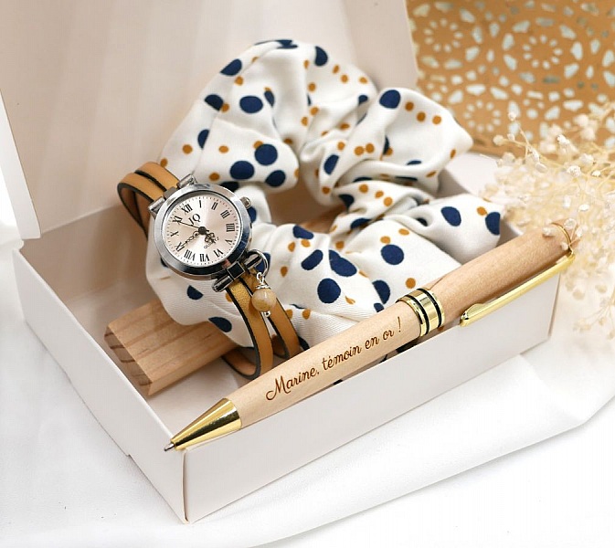 Coffret cadeau femme avec montre bracelet cuir + stylo bois grav&eacute; + chouchou assorti 