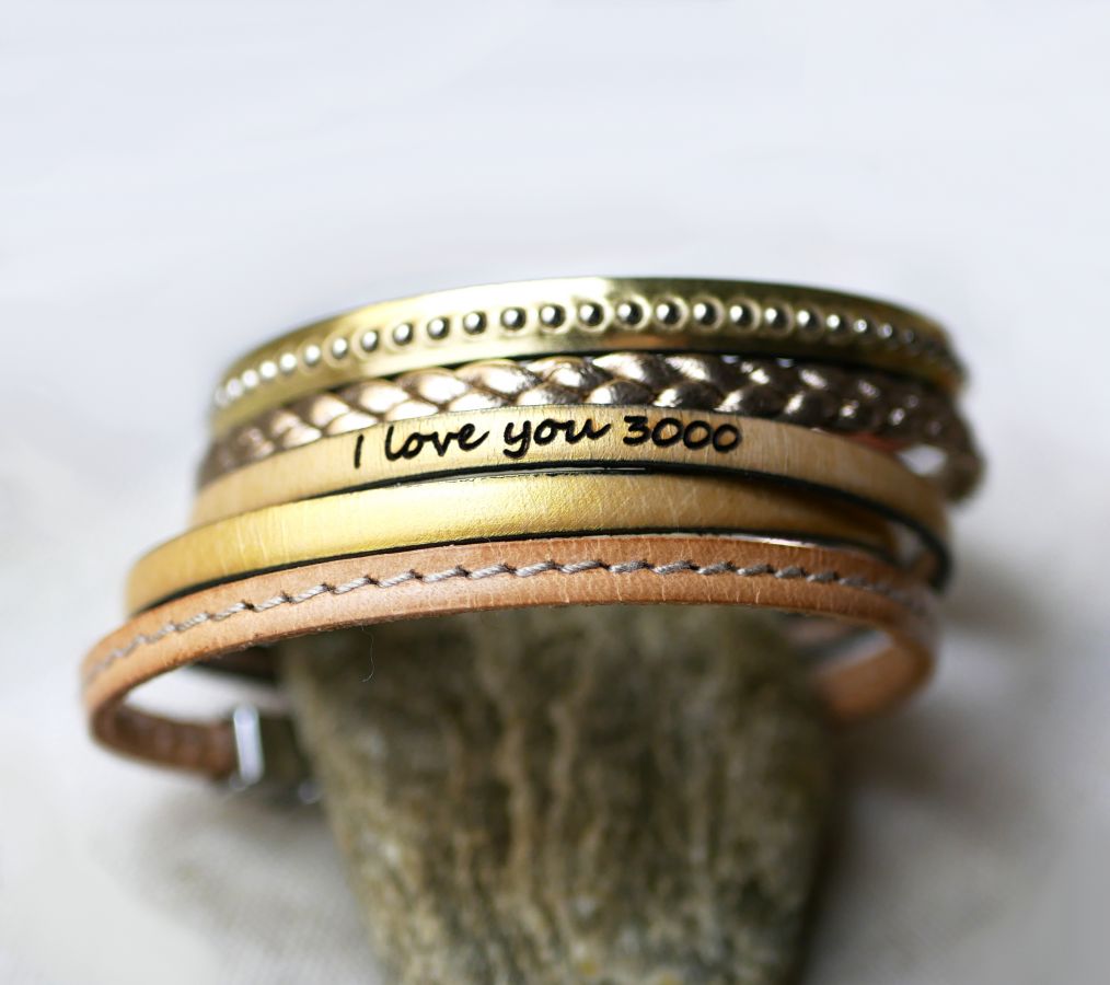 Ensemble de bracelets cuir à empiler personnalisables tons dorés et métallisés