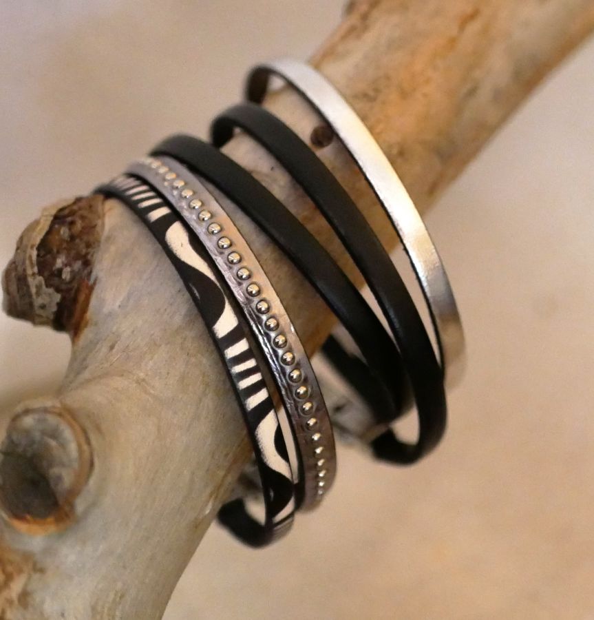 Ensemble de bracelets cuir à empiler personnalisables tons noir et argenté