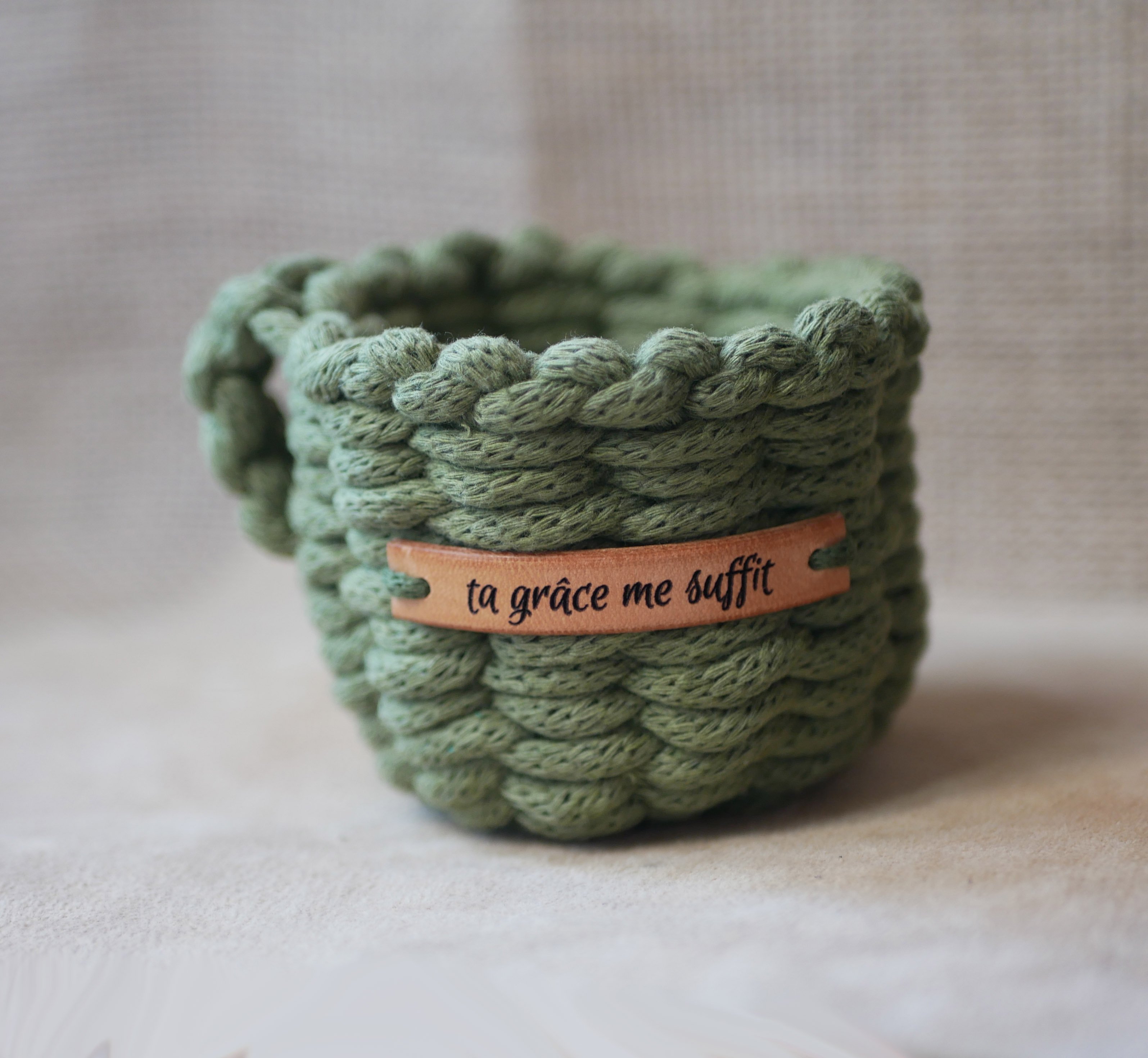 Etiquette &agrave; coudre en cuir artisanal personnalis&eacute; par message grav&eacute;