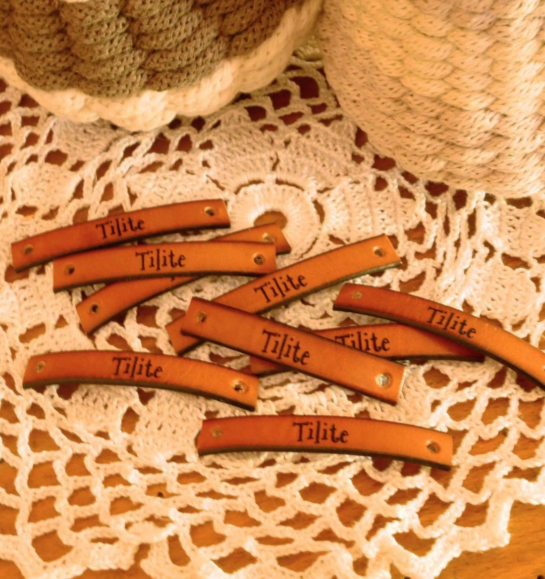 Etiquette à coudre en cuir artisanal personnalisé par message gravé