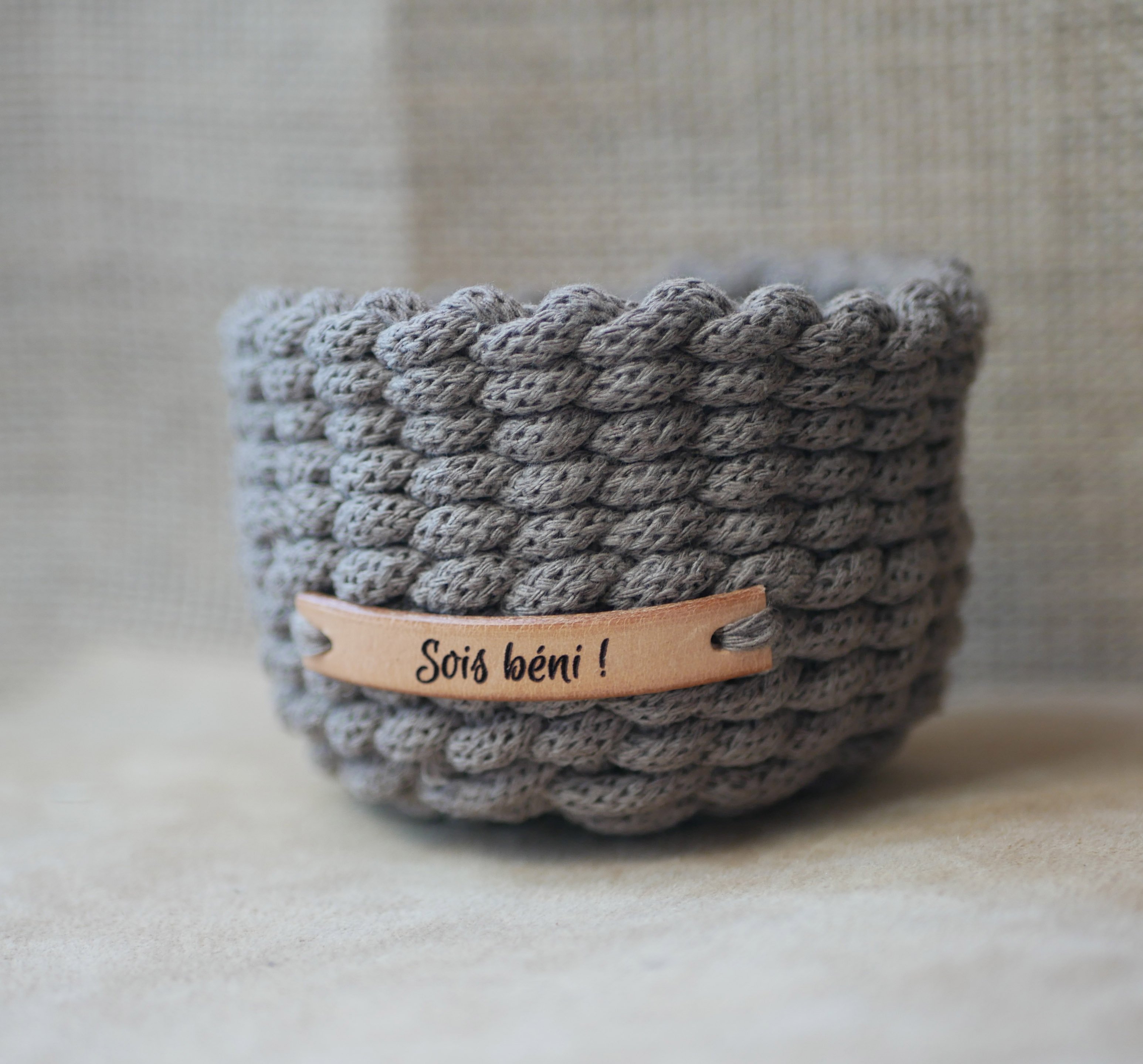 Etiquette &agrave; coudre en cuir artisanal personnalis&eacute; par message grav&eacute;