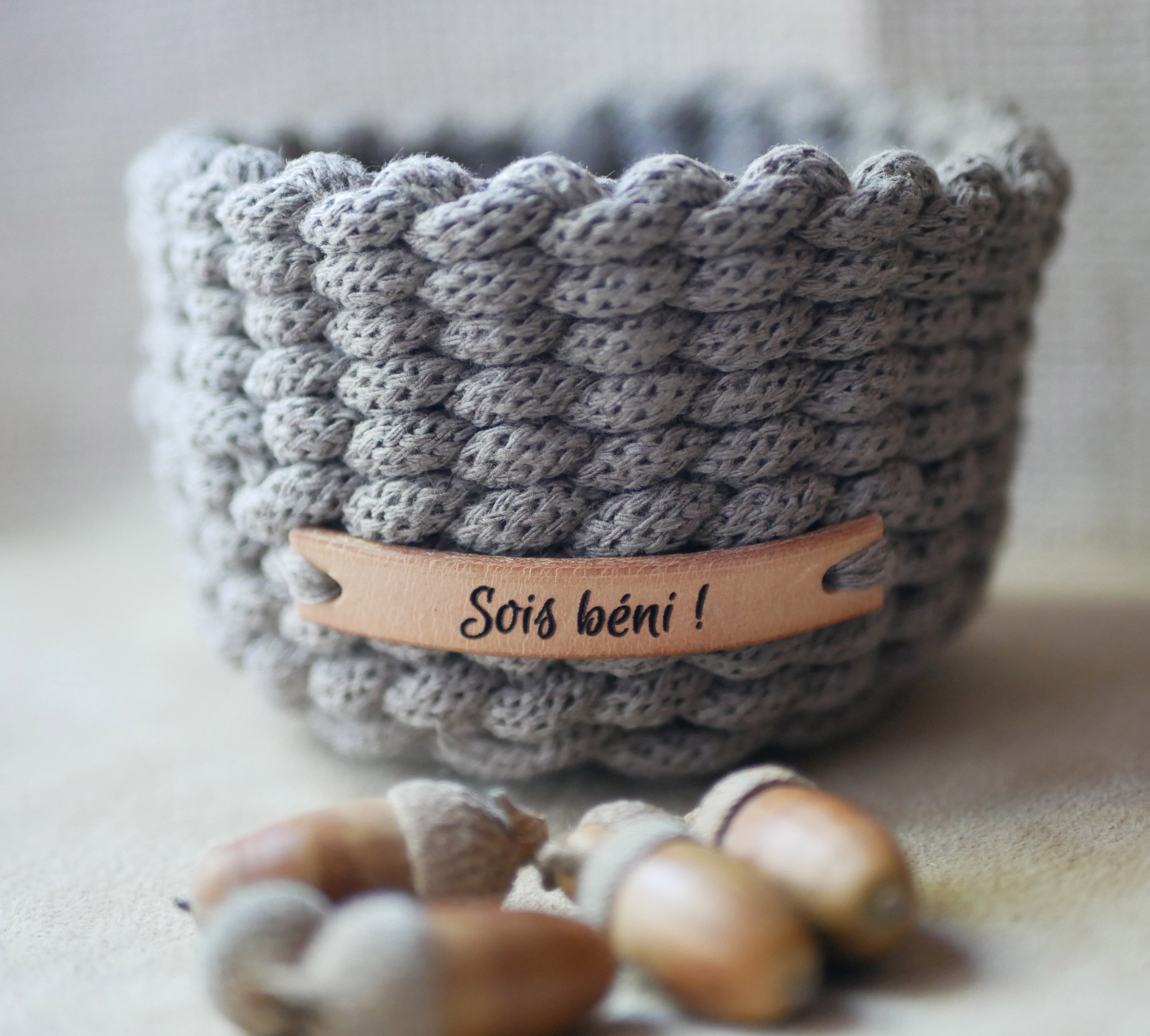 Etiquette &agrave; coudre en cuir artisanal personnalis&eacute; par message grav&eacute;