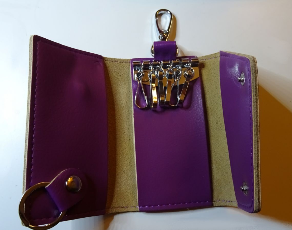 Etui porte clés en cuir Violet gravé