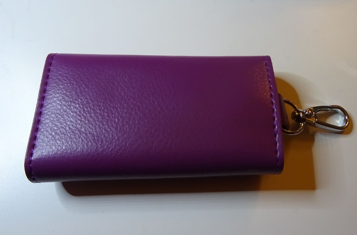 Etui porte clés en cuir Violet gravé