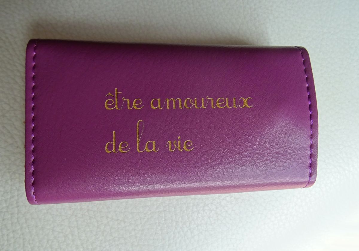 Etui porte clés en cuir Violet gravé