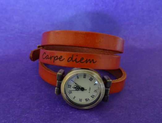 Gravure sur bracelet cuir : message personnalisé