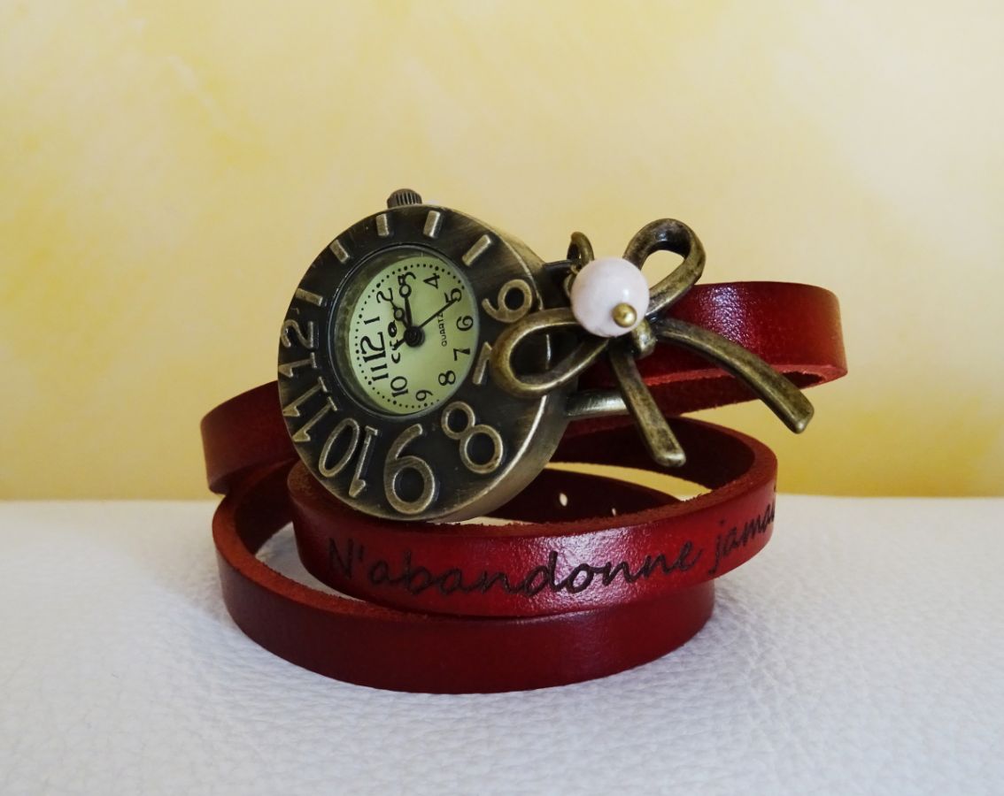 Gravure sur bracelet cuir : message personnalisé