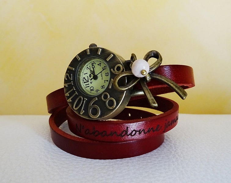 Gravure sur bracelet cuir : message personnalis&eacute;