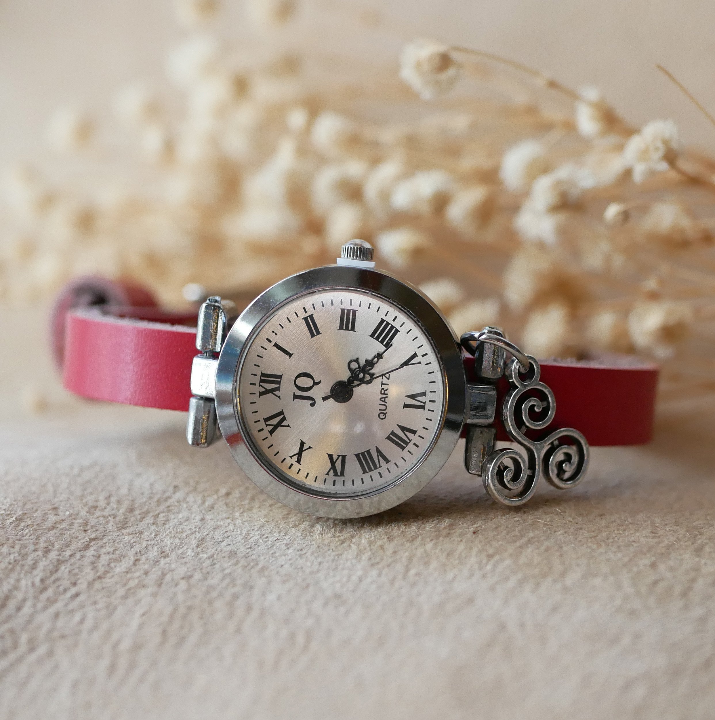 Montre argent au bracelet cuir avec boucle argent&eacute;