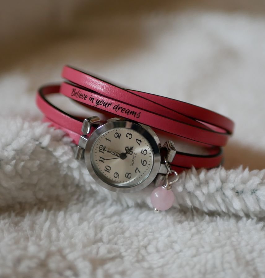 Montre argent bracelet multi tours en cuir fermoir ajustable