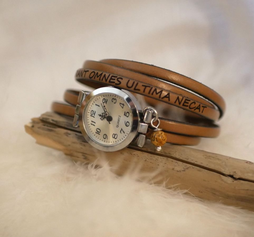 Montre argent bracelet multi tours en cuir fermoir ajustable