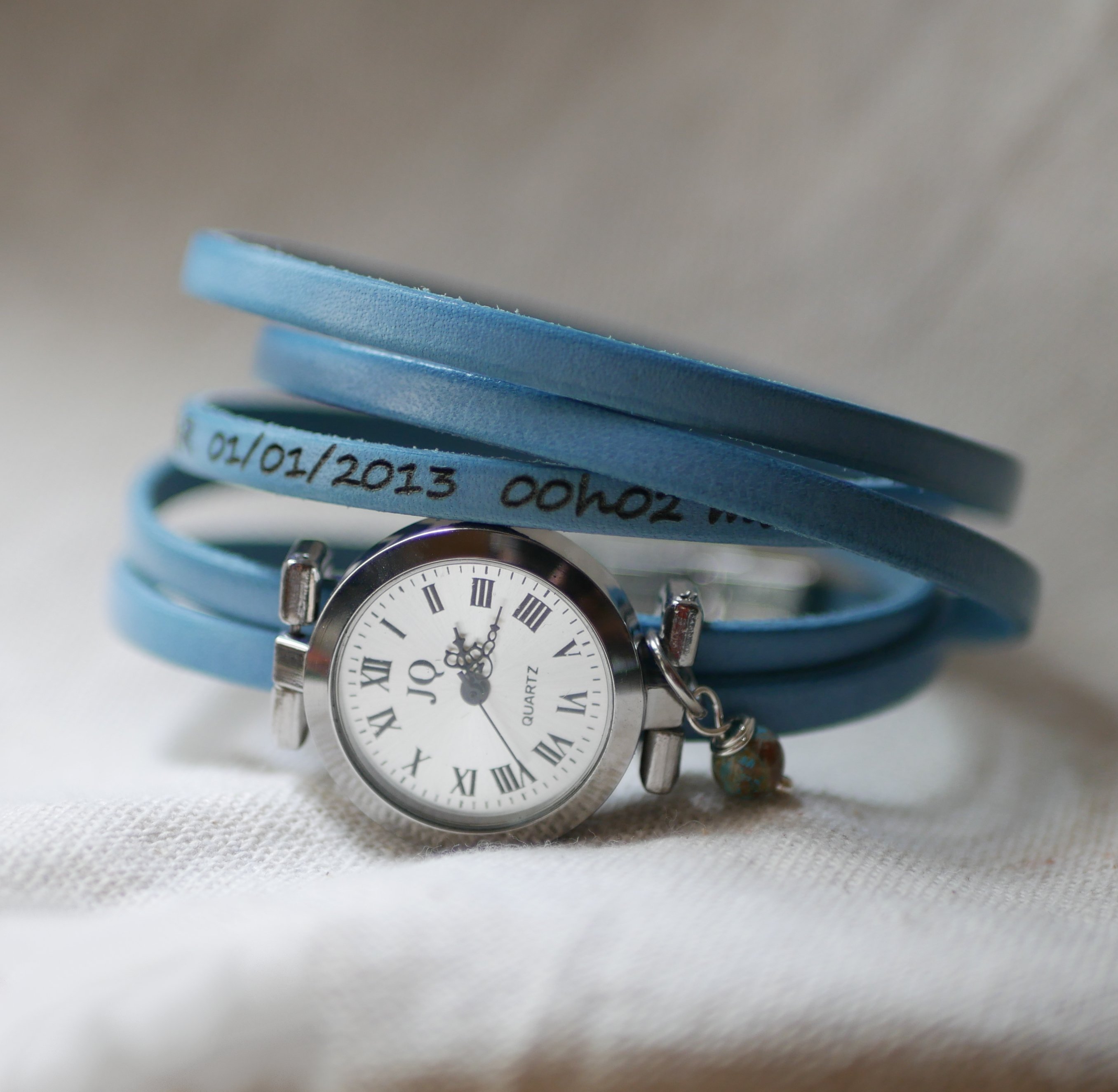 Montre argent&eacute; bracelet multi tours en cuir fermoir ajustable