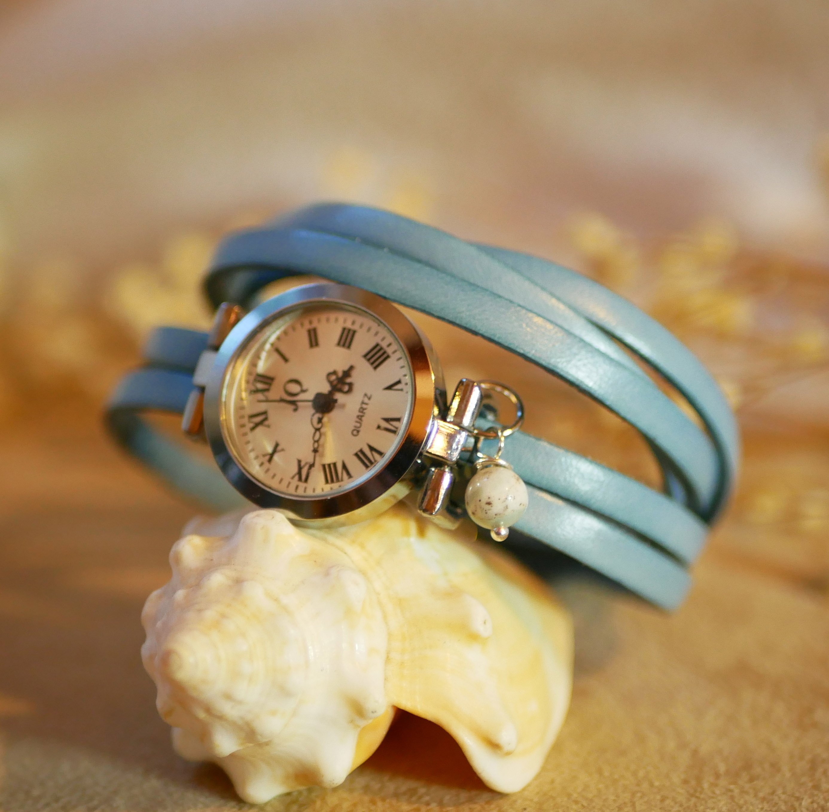 Montre argent&eacute; bracelet multi tours en cuir fermoir ajustable