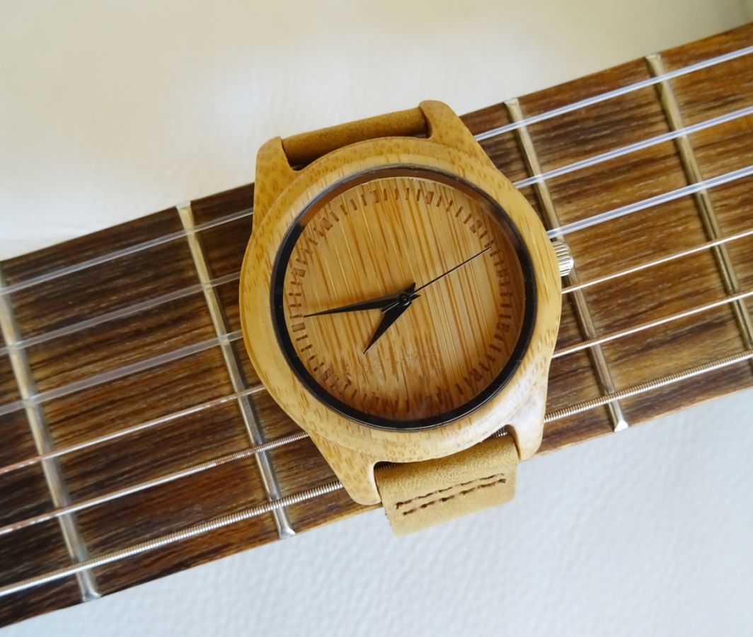 Montre en bois à graver pour femme - cuir marron