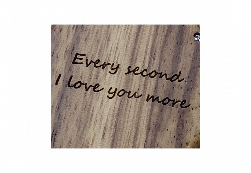 Montre en bois z&eacute;br&eacute; &agrave; graver pour femme ou homme - cuir marron