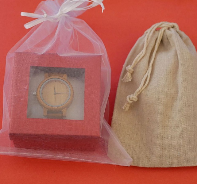 Montre en bois z&eacute;br&eacute; &agrave; graver pour femme ou homme - cuir marron