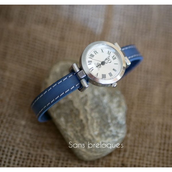 Montre bracelet cuir bleu surpîqûres blanches