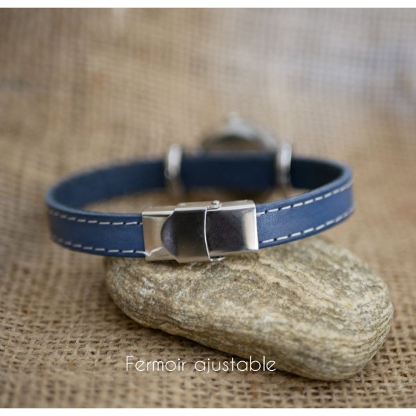 Montre bracelet cuir bleu surp&icirc;q&ucirc;res blanches