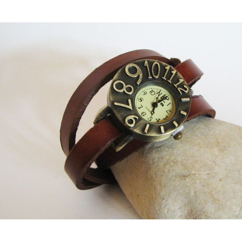 Montre bracelet cuir cadran asymétrique