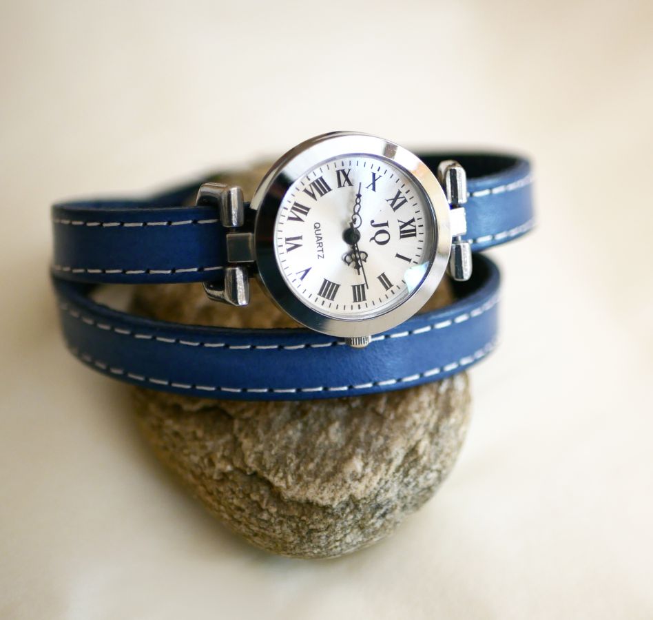 Montre bracelet cuir double tour bleu surpîqûres blanches