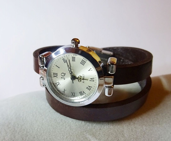 Montre bracelet cuir 2 tours cadran argent&eacute;