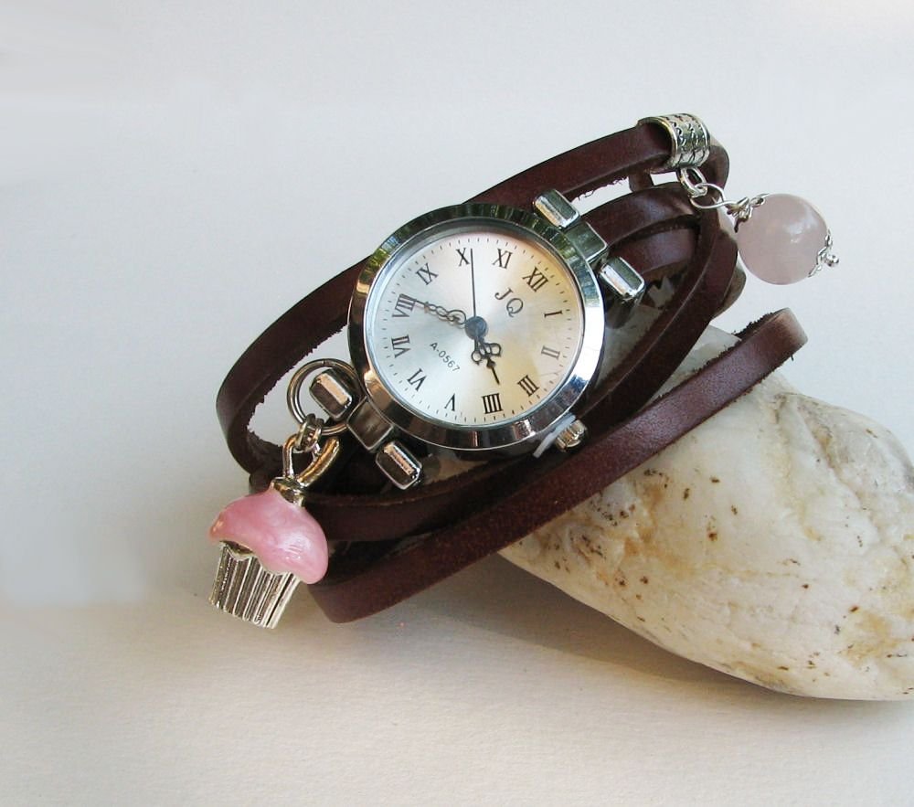 Montre bracelet cuir 5 tours décor gourmand