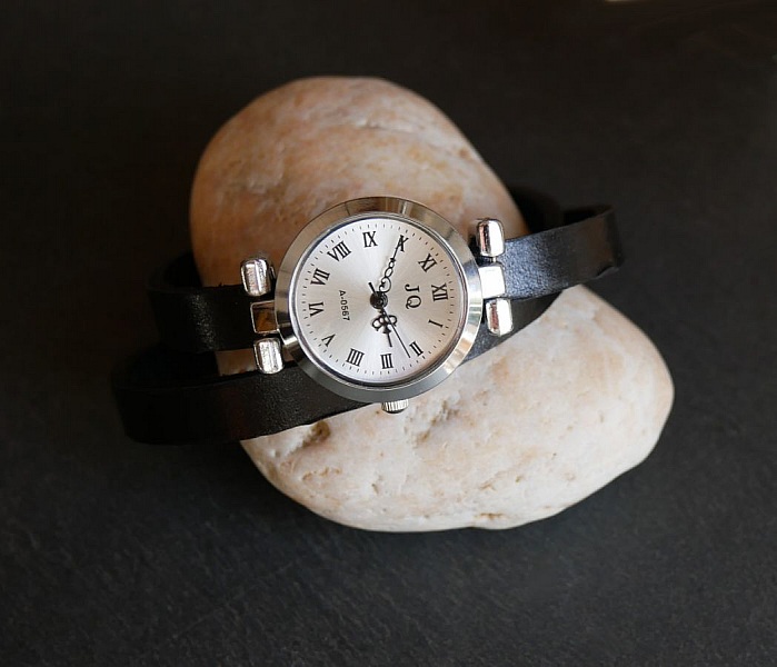 Montre bracelet cuir 2 tours cadran argent&eacute;