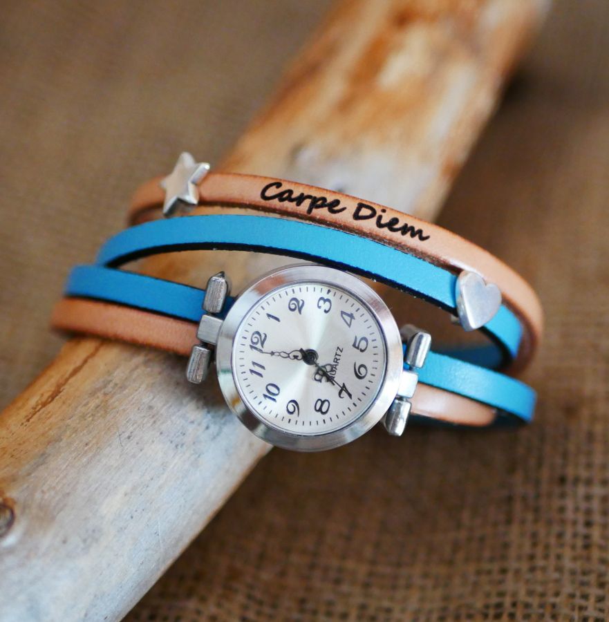 Montre bracelet cuir à personnaliser au cadran argenté et passants coeur ét étoile 