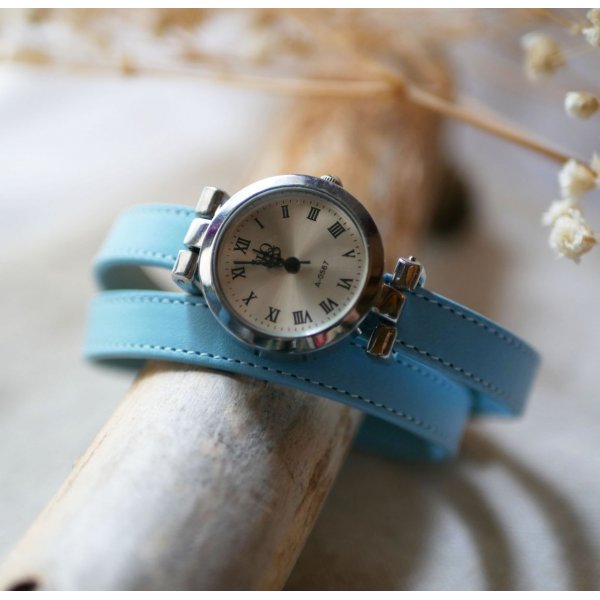 Montre bracelet double tour en cuir couture bleu ciel
