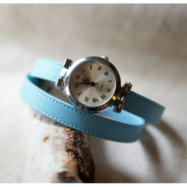 Montre bracelet double tour en cuir couture bleu ciel