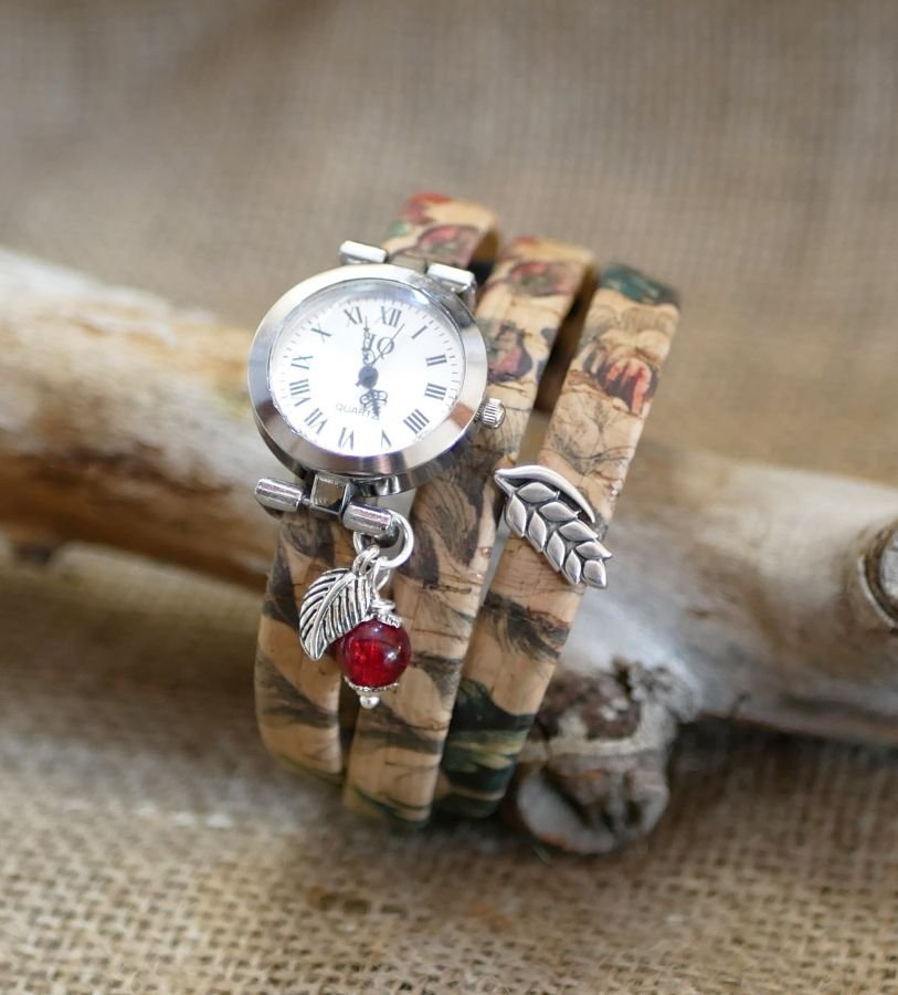 Montre bracelet en liège fleuri triple tours breloque perle rouge 