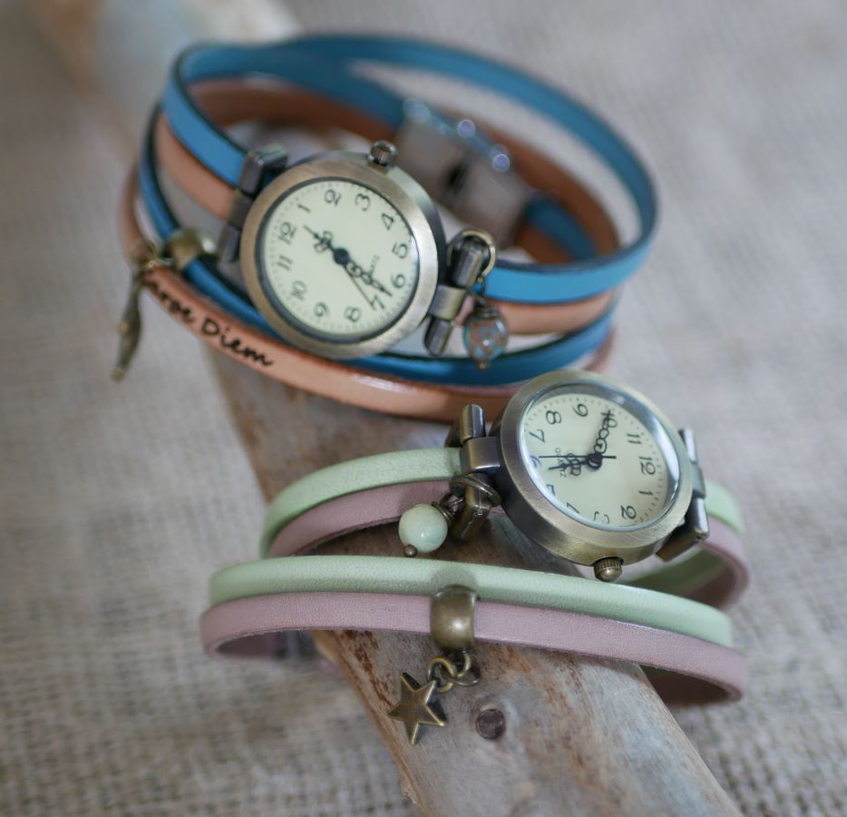 Montre bracelet personnalisable double tour en cuir avec pendentif
